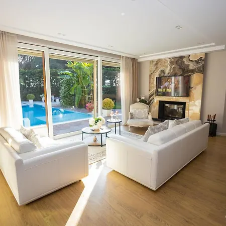 Private Beach By Lake Drive & Villa Golem (Tirana)